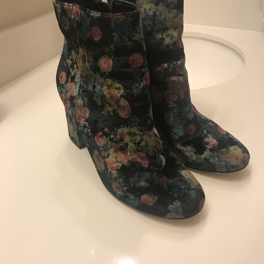 Floral booties - Picture 3 of 3